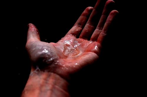 Fotografia de Romain Rebiard - Galeria Fotografica: Pintura de lluvia - Foto: La mano inocente