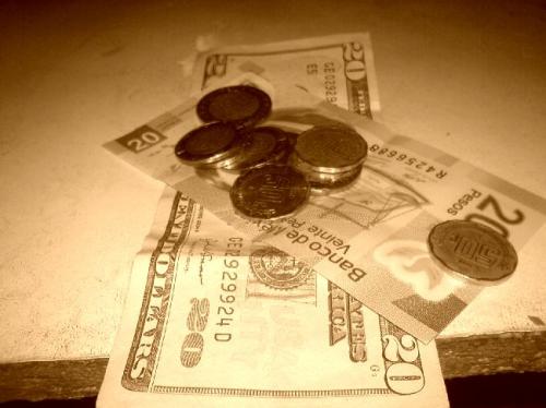 Fotografia de henrydnb - Galeria Fotografica: chucherias namas!!! - Foto: dinero en sepia