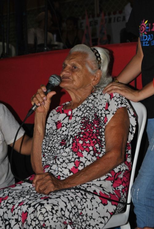 Fotografia de Ramon - Galeria Fotografica: celabracion del dia de las madres D7 - Foto: madre de hroe