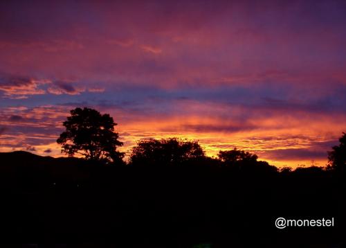Fotografia de AniMones22 - Galeria Fotografica: Paisajes de mi tierra, Costa Rica - Foto: Atardecer en mi comunidad