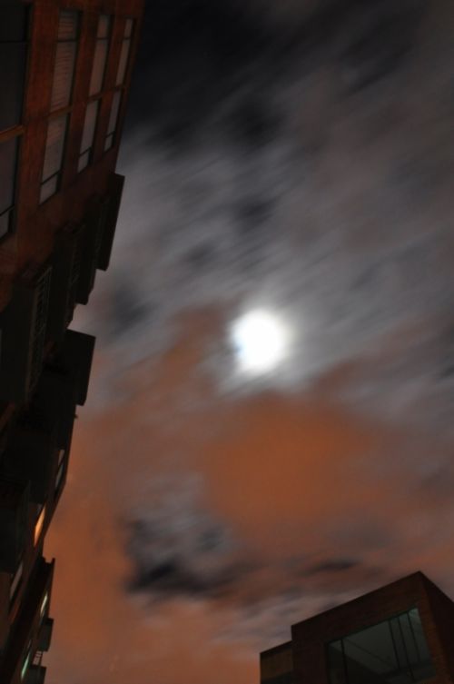 Fotografia de Monotone Pictures - Galeria Fotografica: Jugando Con la Luna - Foto: 