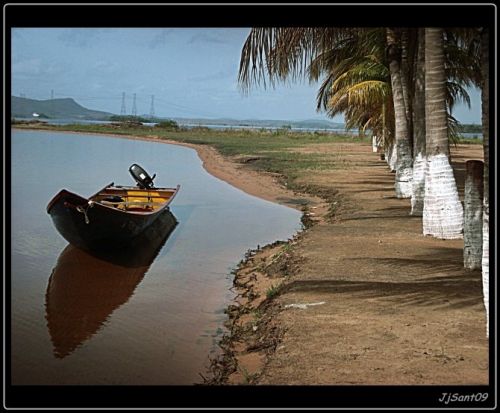 Fotografia de Jhonnywalk - Galeria Fotografica: Subiendo la Cuesta......... - Foto: Un Bote en la espera