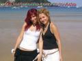Fotos de laplumilla -  Foto: Modelaje: Maider y Larraitz - Maider y Larraitz a la orilla del mar de La Concha