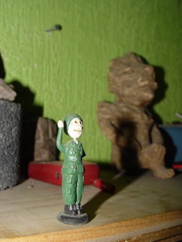 Fotografia de henrydnb - Galeria Fotografica: mas masss massss chucherias! - Foto: soldadito...atras eskultura azteca