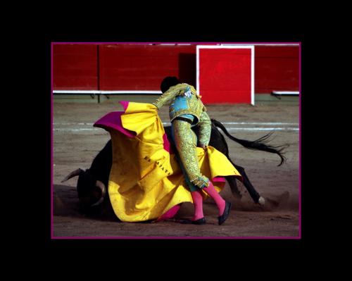 Fotografia de J. Armando Gmez Aguilar-DIGICOLOR - Galeria Fotografica: fiesta brava - Foto: segundo tercio