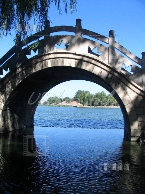 Fotografia de Phoenix Pictures - Galeria Fotografica: Viviendo China - Foto: Water under the bridge