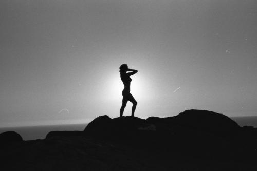 Fotos mas valoradas » Foto de Estrella Fugaz - Galería: Arte en las Rocas.... - Fotografía: Desnudo al Atardec