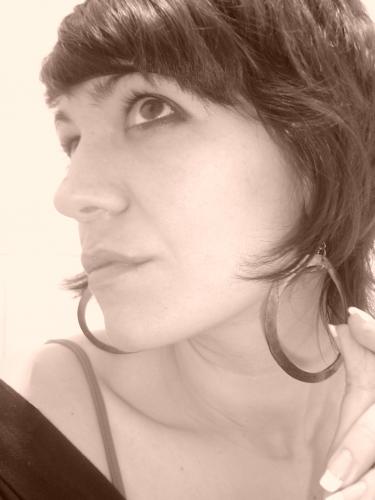 Fotografia de mery - Galeria Fotografica: poses,retratos. - Foto: pose perfil cara