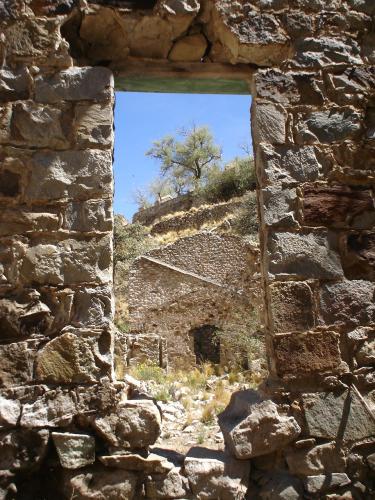 Fotografia de Estampero - Galeria Fotografica: Ruinas de metal - Foto: UNA PUERTA DE ENTRADA