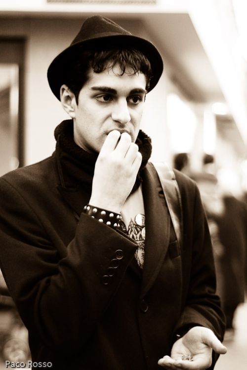 Fotografia de Paco Rosso - Galeria Fotografica: Retrato - Foto: Javier Gato comiendo pipas