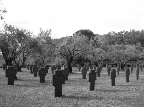 Fotos mas valoradas » Foto de Karlos J. Moreta. - Galería: cementerio militar - Fotografía: 