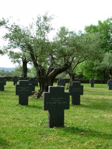 Fotografia de Karlos J. Moreta. - Galeria Fotografica: cementerio militar - Foto: 