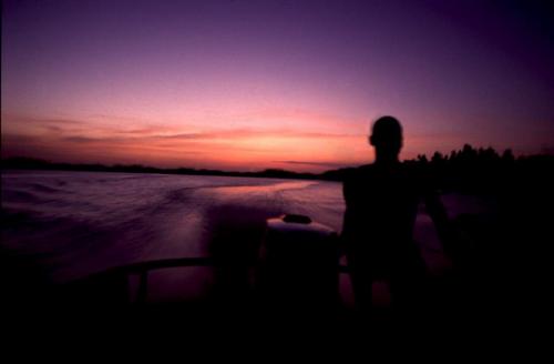 Fotografia de S.Aznar fotografo - Galeria Fotografica: Los colores del mundo - Foto: Navegando en el Gambia