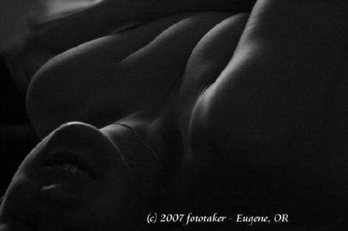 Fotografia de arte de Fototaker - Galeria Fotografica: Desnudos - Foto: luz suave sobre piel