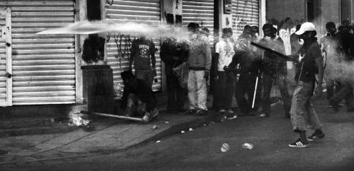 Fotografia de Eduardo Garca Vidals - Galeria Fotografica: Blanco, negro y azul. - Foto: conflictos...