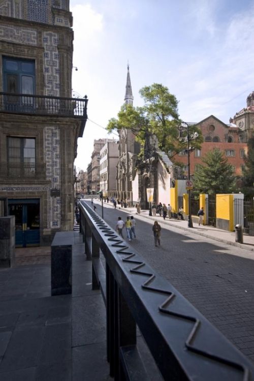 Fotografia de Grace Cifuentes - Galeria Fotografica: SAFARI FOTOGRAFICO CENTRO HISTORICO CD. MEXICO - Foto: Calle Madero