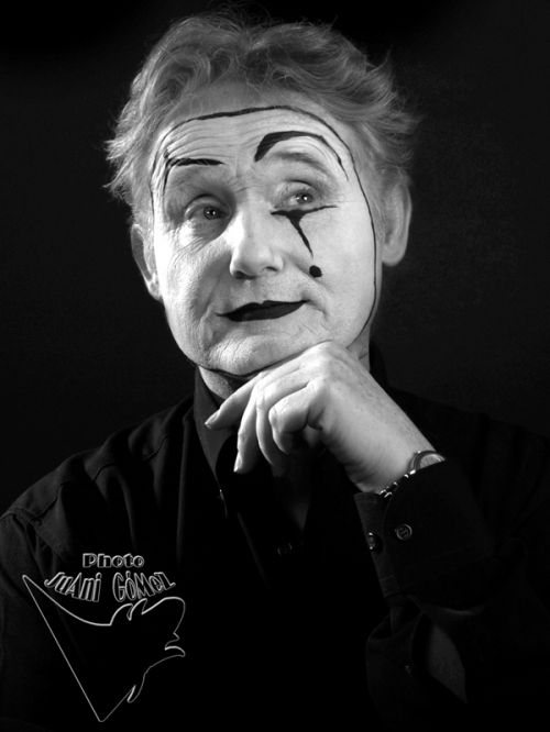 Fotografia de Juani Gmez - Galeria Fotografica: ACTOR ENRIQUE MARTINEZ  - Foto: Enrique Martnez posando maquillado de mimo. Actua