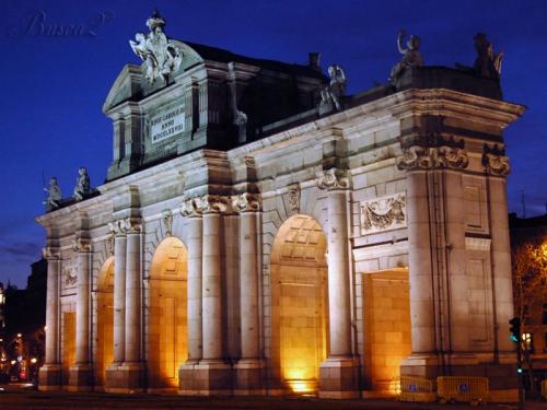 Fotografia de Busca2 - Galeria Fotografica: En la Noche - Foto: La Puerta de Alcala