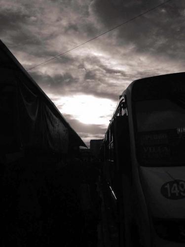 Fotografia de Javier Reynada - Galeria Fotografica: Fotogaleria B y N III - Foto: Paradero de Autobuses