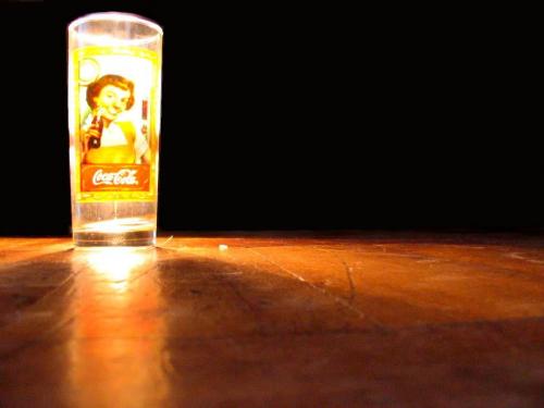 Fotografia de Sin Nombre - Galeria Fotografica: Coca-cola - Foto: vaso de cocacola iluminado