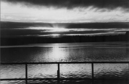 Fotografia de Hector Yaez Linnebrink - Galeria Fotografica: paisajes y gentes de chiloe - Foto: amanece en el muelle Castro