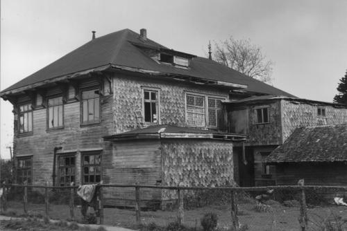 Fotografia de Hector Yaez Linnebrink - Galeria Fotografica: paisajes y gentes de chiloe - Foto: casona de Tenaun