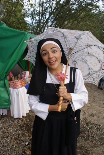Fotografia de jarbert.com - Galeria Fotografica: Mi colombia - Foto: Monja con sombrilla