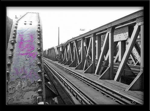 Fotografia de Plutak - Galeria Fotografica: negro con blanco y color - Foto: Puente