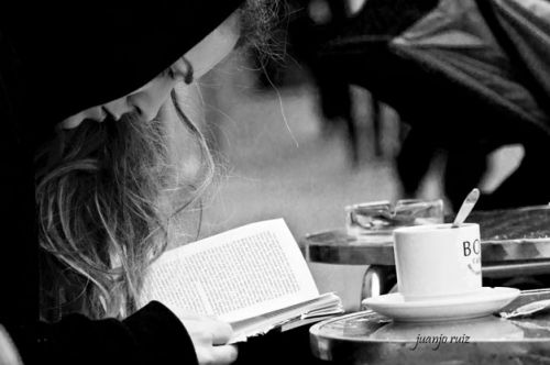 Fotografia de juanjo ruiz - Galeria Fotografica: de caas - Foto: Un libro y un cafe