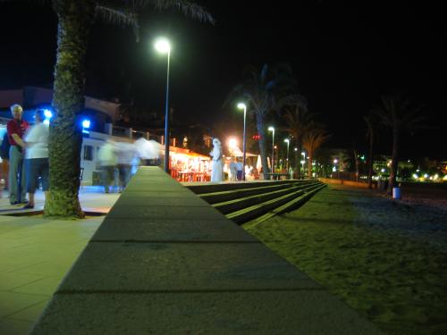 Fotografia de Simn J. Fernndez - Galeria Fotografica: Exposicin Abierta - Foto: Paseo Maritimo de Rosas