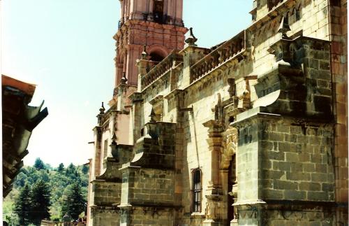 Fotografia de Efrain - Galeria Fotografica: TLALPUJAHUA - Foto: Lateral Templo del Carmen