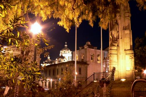 Fotografia de compufoto - Galeria Fotografica: Xela Nocturna - Foto: pintando