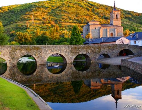 Fotografia de Roberto Vega - Galeria Fotografica: El Bierzo. - Foto: Puente de Molinaseca.																
