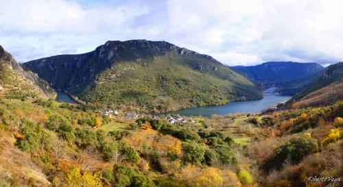 Fotografia de Roberto Vega - Galeria Fotografica: El Bierzo. - Foto: Covas.																