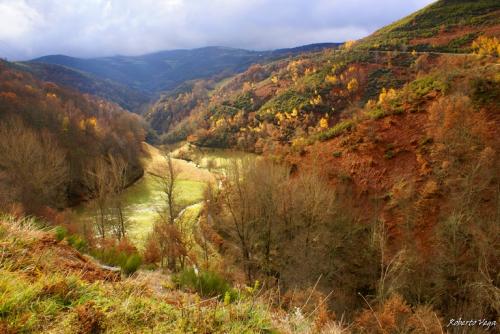 Fotografia de Roberto Vega - Galeria Fotografica: El Bierzo. - Foto: Montes de Vega de Valcarce.																