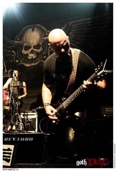 Fotografia de gothpic - Galeria Fotografica: en VIVO con REY TORO - Foto: 