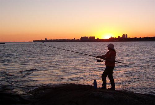 Fotografia de Red21 - Galeria Fotografica: Siluetas pescando - Foto: Ella esperando el pique.