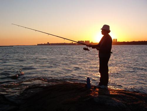 Fotografia de Red21 - Galeria Fotografica: Siluetas pescando - Foto: El esperando el pique.