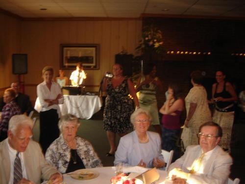 Fotos menos valoradas » Foto de Sin Nombre - Galería: Wedding Reception at the Ranch (30/07/05) - Fotografía: Having food