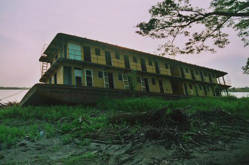 Fotografia de Bach - Galeria Fotografica: En mi paso por Barrancabermeja (Colombia) - Foto: Descansa barco