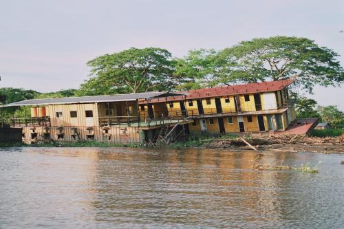 Fotografia de Bach - Galeria Fotografica: En mi paso por Barrancabermeja (Colombia) - Foto: Ellos tambin mueren  I