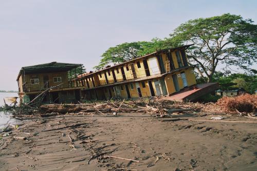 Fotografia de Bach - Galeria Fotografica: En mi paso por Barrancabermeja (Colombia) - Foto: Ellos tambin mueren III