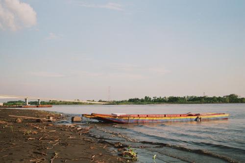 Fotografia de Bach - Galeria Fotografica: En mi paso por Barrancabermeja (Colombia) - Foto: En la orilla