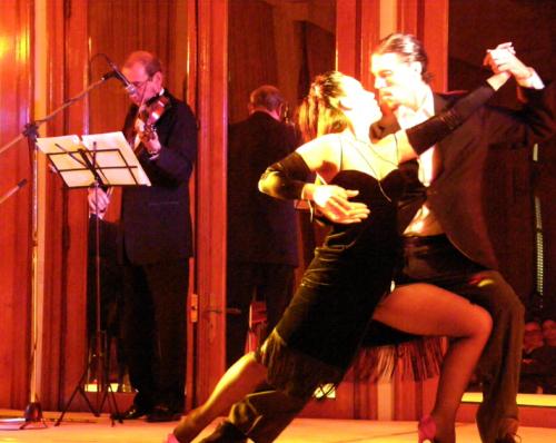 Fotografia de Imago - Galeria Fotografica: Musica, canto y baile - Foto: bailarines y violin