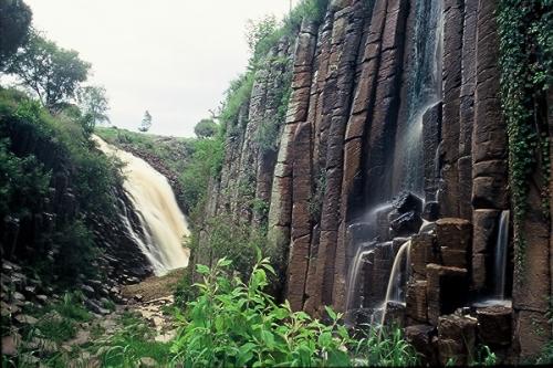 Fotografia de Ernesto Ortiz Fotgrafo - Galeria Fotografica: Panoramicas - Foto: Cascada prismas basalticos