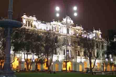Fotografia de FERREFI - Galeria Fotografica: Lima Iluminada - Foto: Portales de Plaza San Martn - Lima - Per
