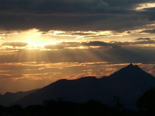 Fotografia de Hector Augusto Cuestas - Galeria Fotografica: Atardeceres - Foto: OCASO 2