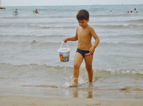 Fotografia de nirvana - Galeria Fotografica: Nios jugando en la playa - Foto: Nios jugando en la playa