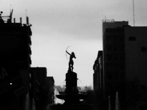 Fotografia de Mike.Castro.Fragmentos de Realidad.Photo - Galeria Fotografica: ::Primera Galeria::  - Foto: La Diana Cazadora, DF Mexico