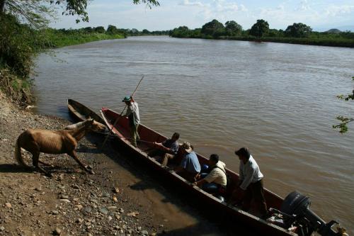 Fotografia de Jader - Galeria Fotografica: Desierto de la Tatacoa - Colombia - Foto: El Gran Ro de la Magdalena pone fin al desierto